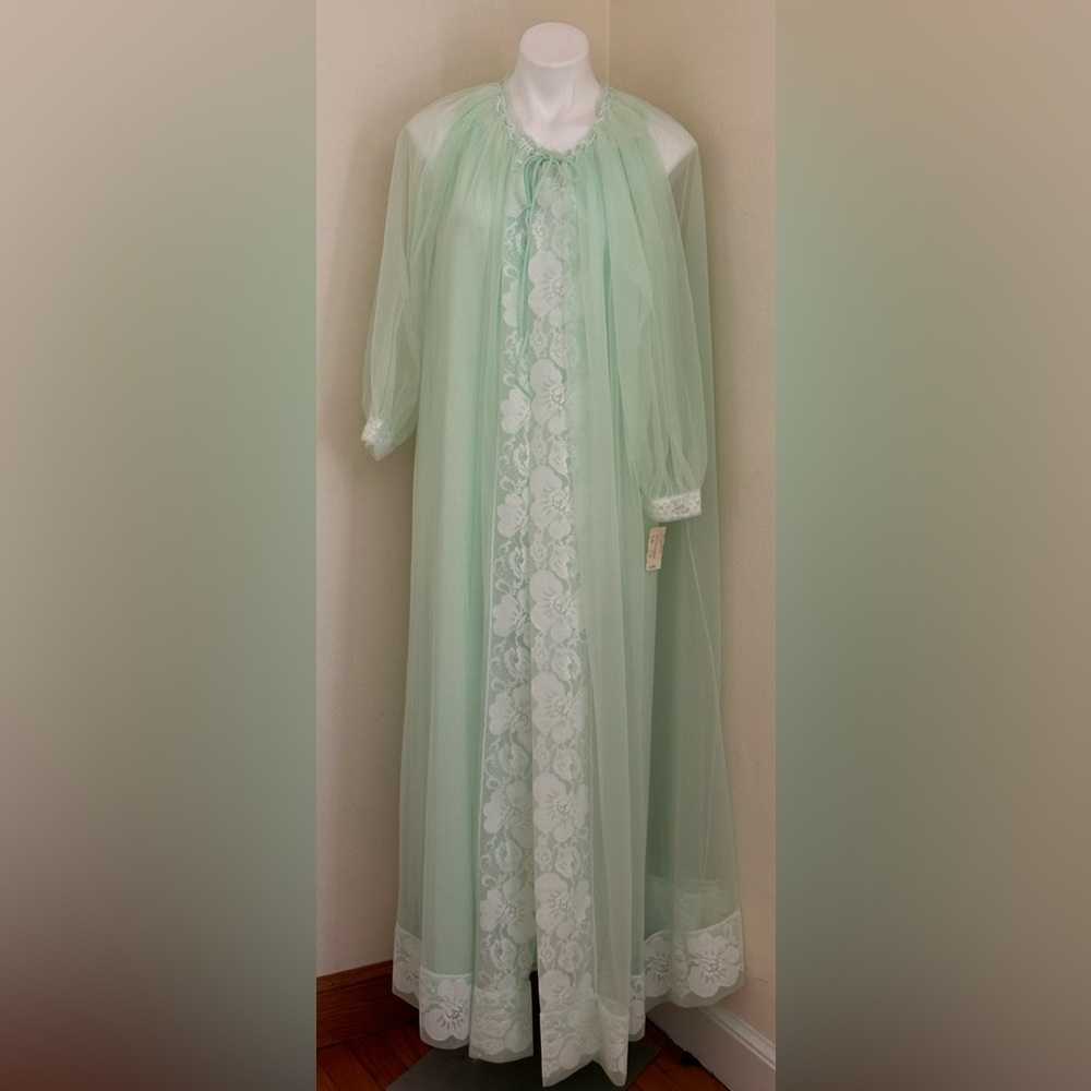 Miss Elaine Mint Green Lace Trim Robe